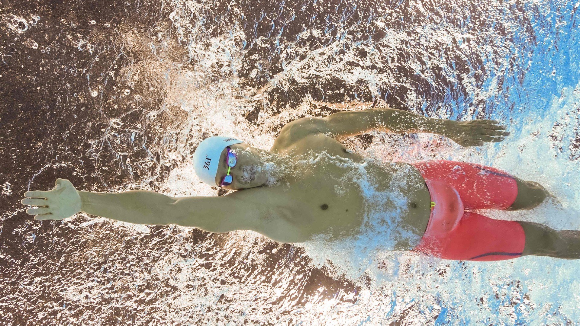 赫梅列夫斯基200蝶表现稳定有力